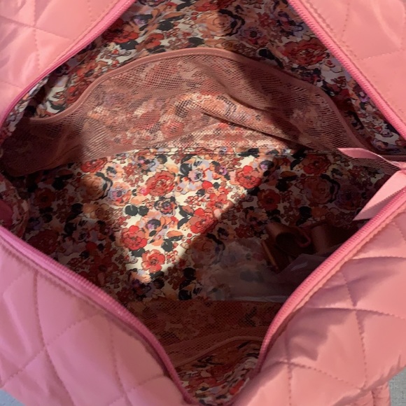 NWT vera bradley grand traveler strawberry ice - Picture 7 of 11